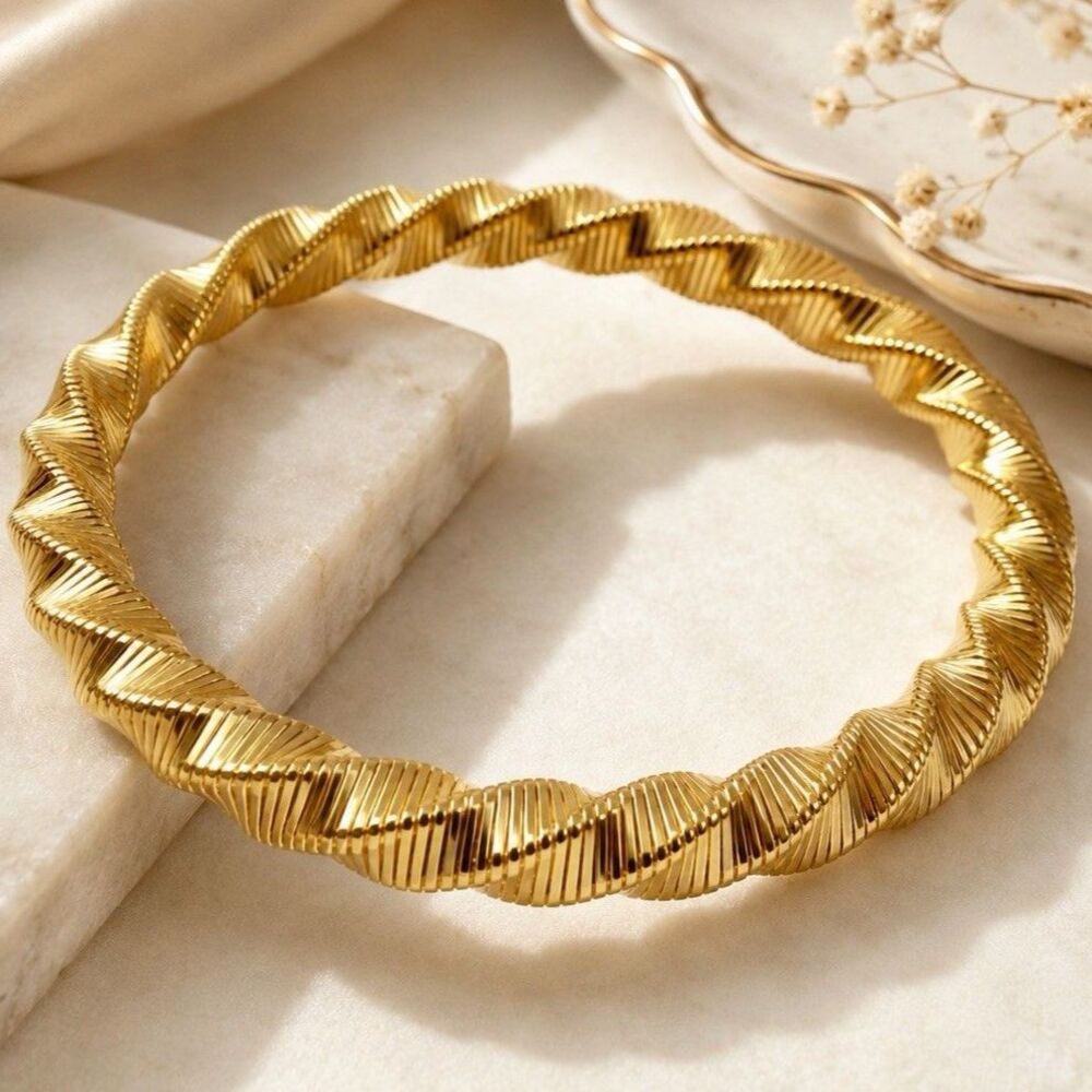 Vintage 1980s Gold Tone Mesh Stretch Bracelet Ribbed Textured Zig Zag Bangle